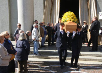 Wilma De Angelis, funerali nella sua Corvetto sulle note di ‘Nessuno’