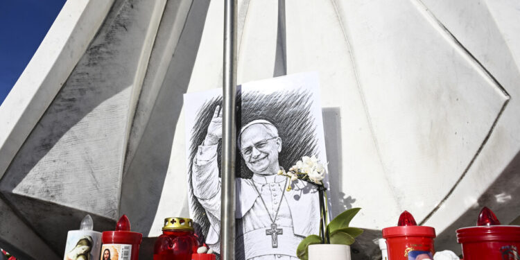 Sala stampa vaticana, ‘l’Angelus del Papa ci sarà’