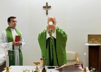 Il Papa in recupero, ha celebrato la messa. Diffuse le prime foto dal ricovero