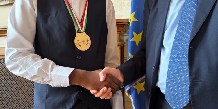 Valditara premia lo studente che salvò la prof, ‘orgogliosi di te’