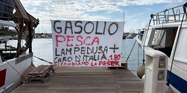 Pescatori Lampedusa ancora fermi per il caro gasolio, domani tavolo a Palermo
