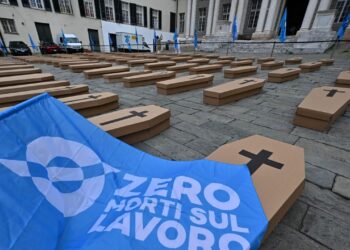 Cade da ponteggio, muore operaio nel Bresciano