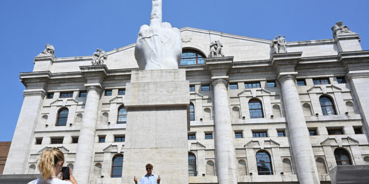 Borsa: Milano accelera (+0,5%), pesa Mediobanca, corrono Unipol e Bper