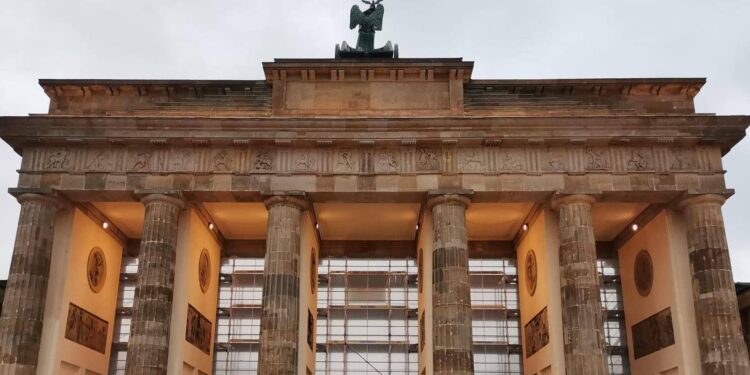 Germania, allarme intelligence: “Rischio conflitto violento con la Russia, in atto guerra ombra contro di noi”