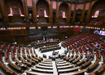 Ok della Camera alla risoluzione sullo scostamento, con 219 sì e 110 no