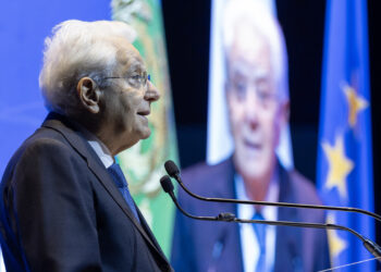 Mattarella promulga la ‘giornata carta’ ma avverte, aumentano vertiginosamente