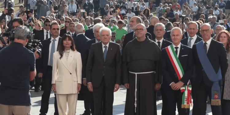 San Francesco, Mattarella ad Assisi: “Profeta di pace e amore. Uccidere in nome di Dio colpa più grande”