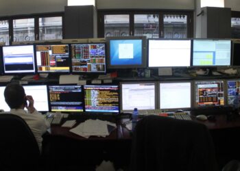 Spread in calo a 109 punti base, rendimenti al 4,55%: oggi l’asta dei Bot