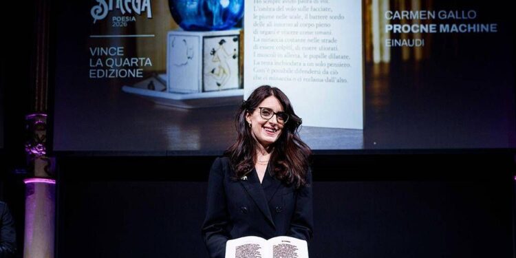 Carmen Gallo vince la quarta edizione del Premio Strega Poesia